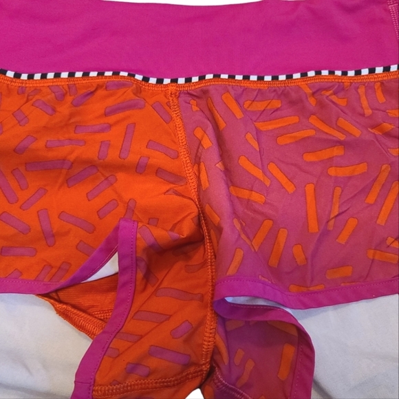Lululemon Speed Short 2015 Seawheeze - Fuschia with Red Squiggles sz 6 Rare - Picture 6 of 9